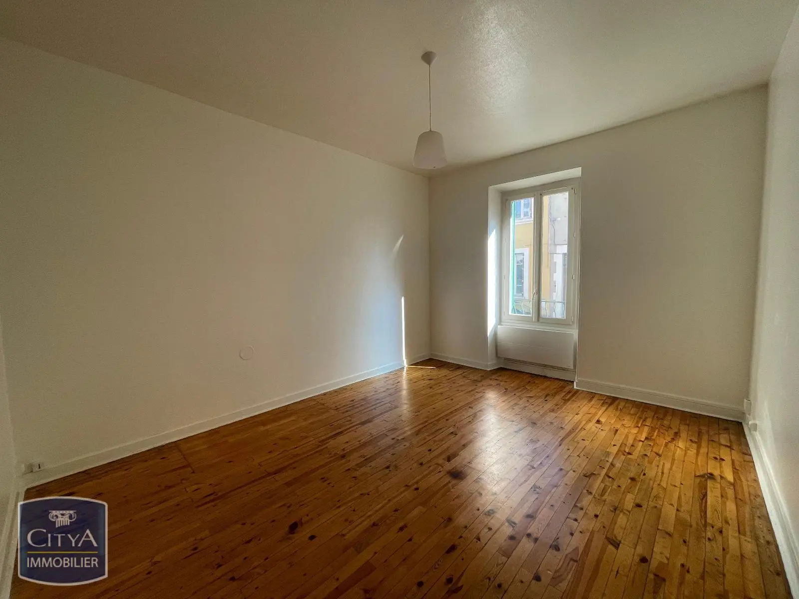 Photo 2 Appartement 1 pièce 32.47m²