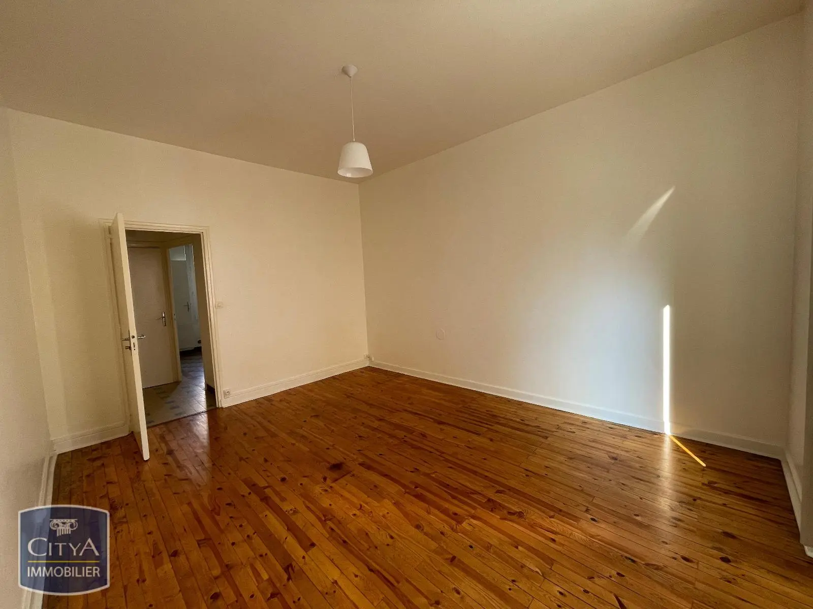 Photo 3 Appartement 1 pièce 32.47m²