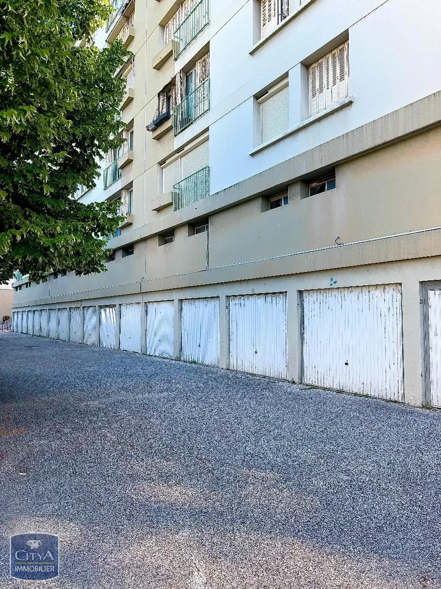 Photo 1 Parking