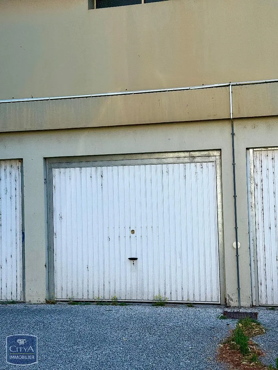 Photo 2 Parking