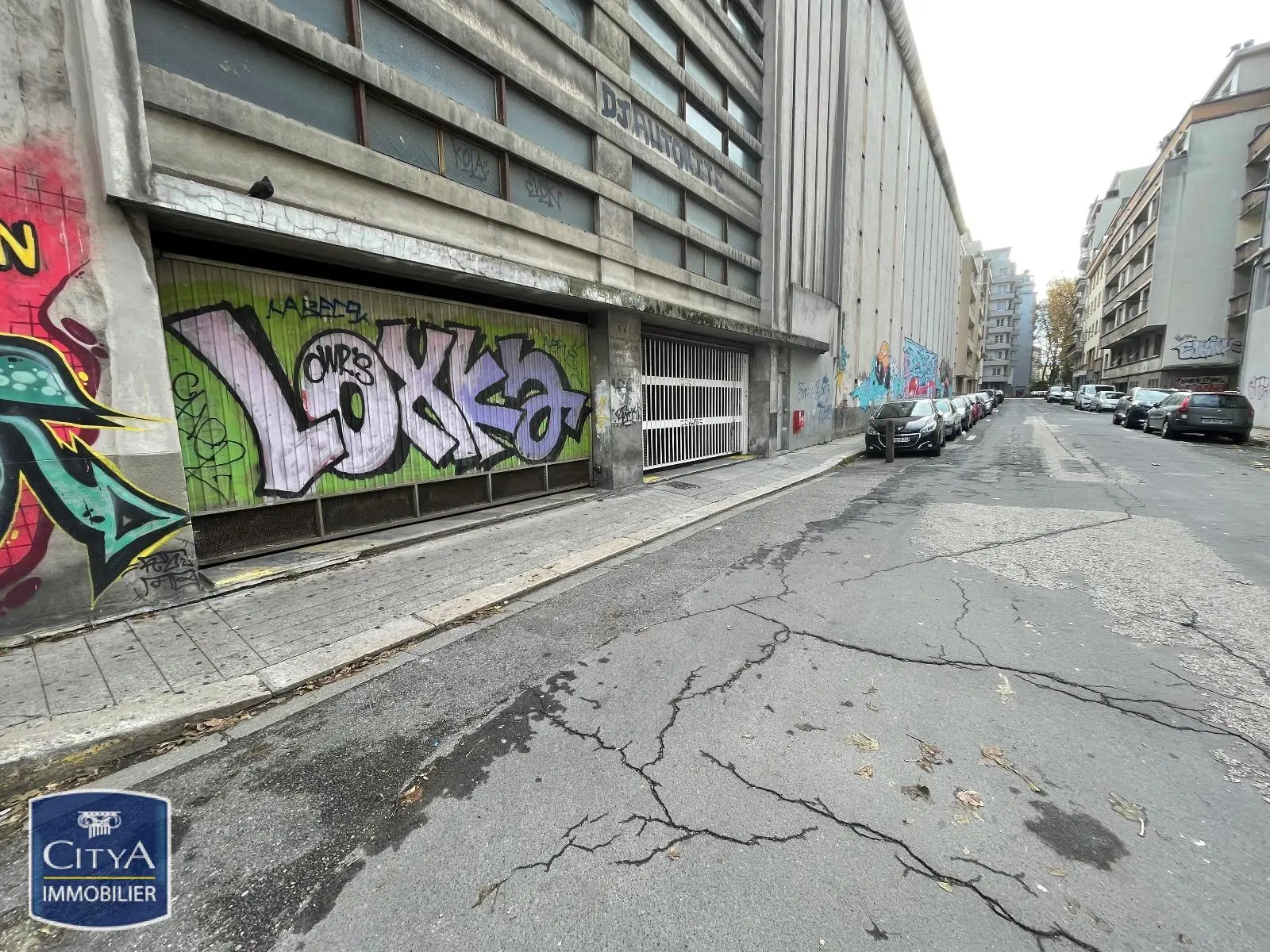 Photo 3 Parking