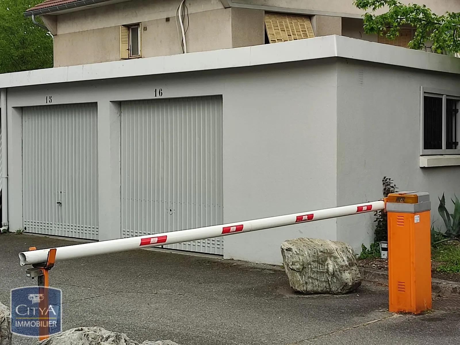 Photo 1 Parking