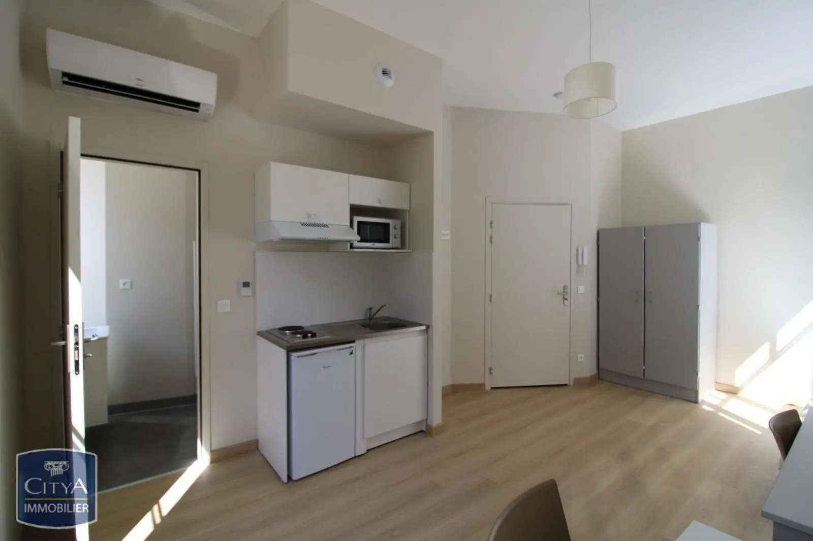 Photo 1 Appartement 1 pièce 21.81m²