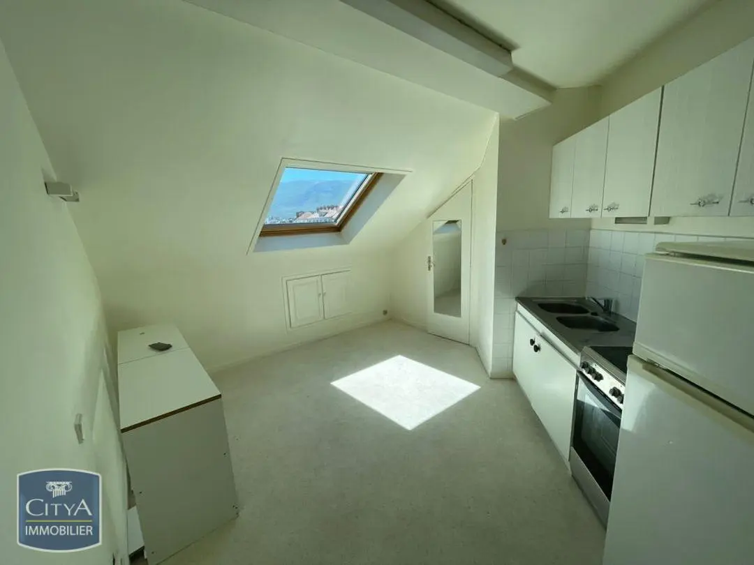 Photo 1 Appartement 1 pièce 17m²
