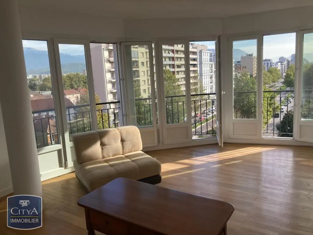 Photo 1 Appartement 5 pièces 120.79m²