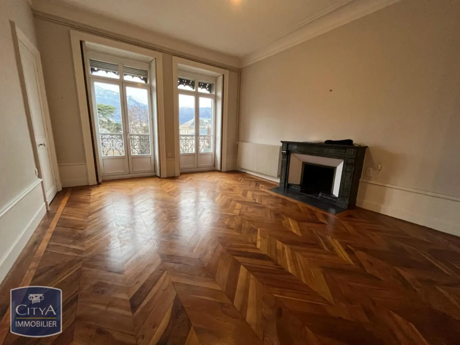 Photo 1 Appartement 5 pièces 144.89m²