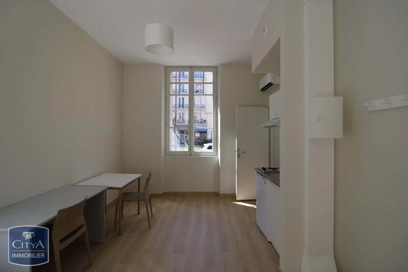 Photo 2 Appartement 1 pièce 21.81m²