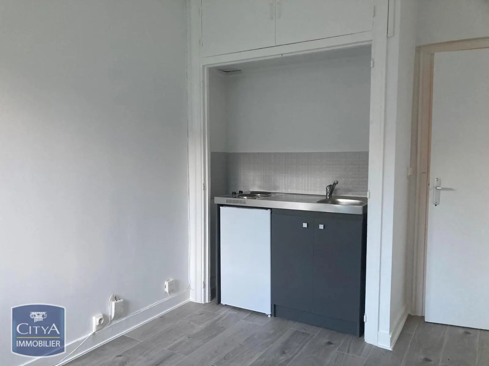 Photo 2 Appartement 1 pièce 13.73m²