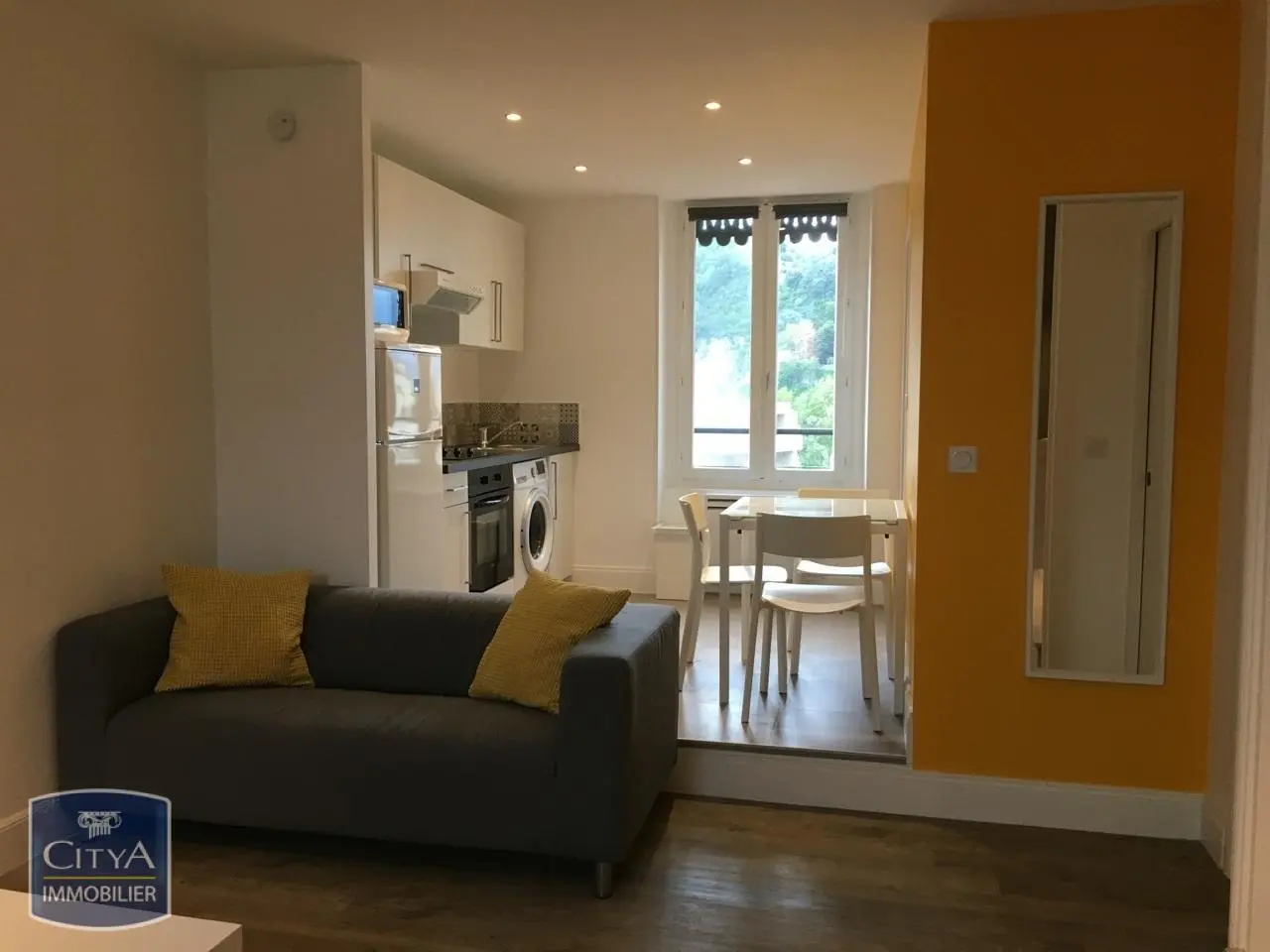 Photo 1 Appartement 1 pièce 35m²