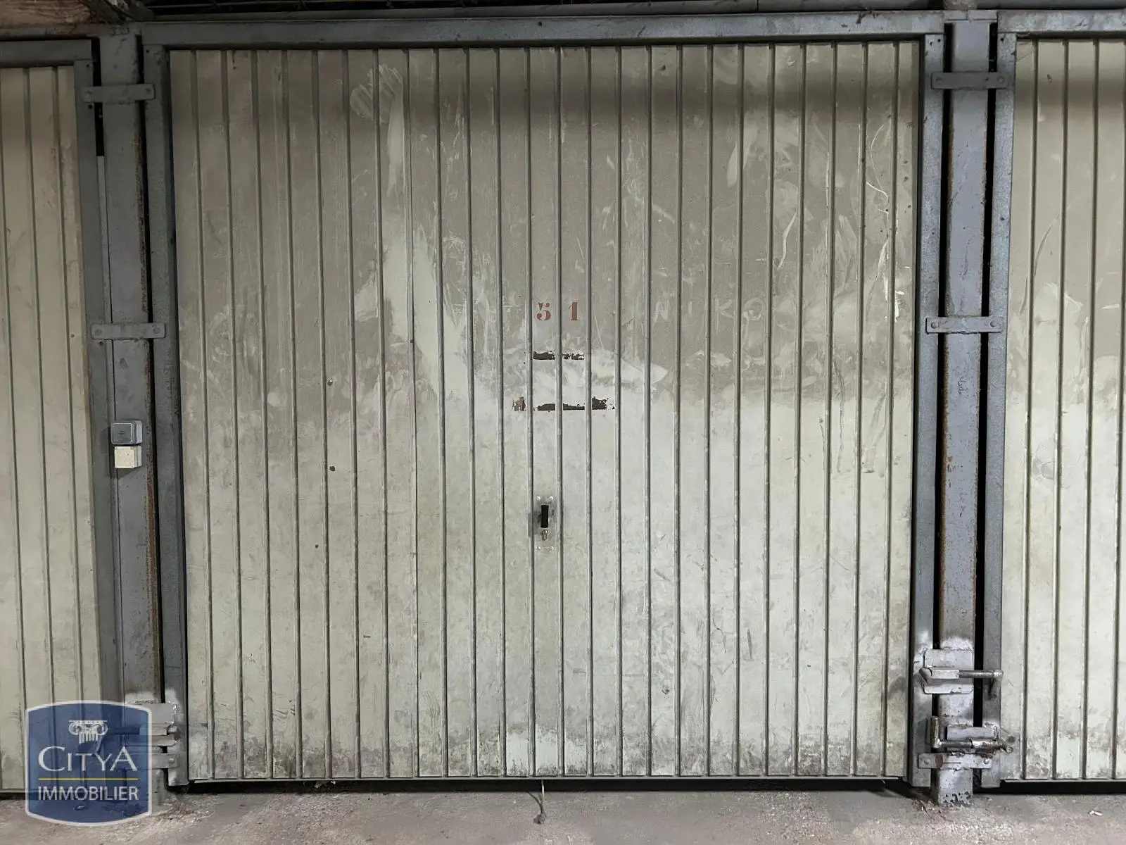 Photo 1 Parking