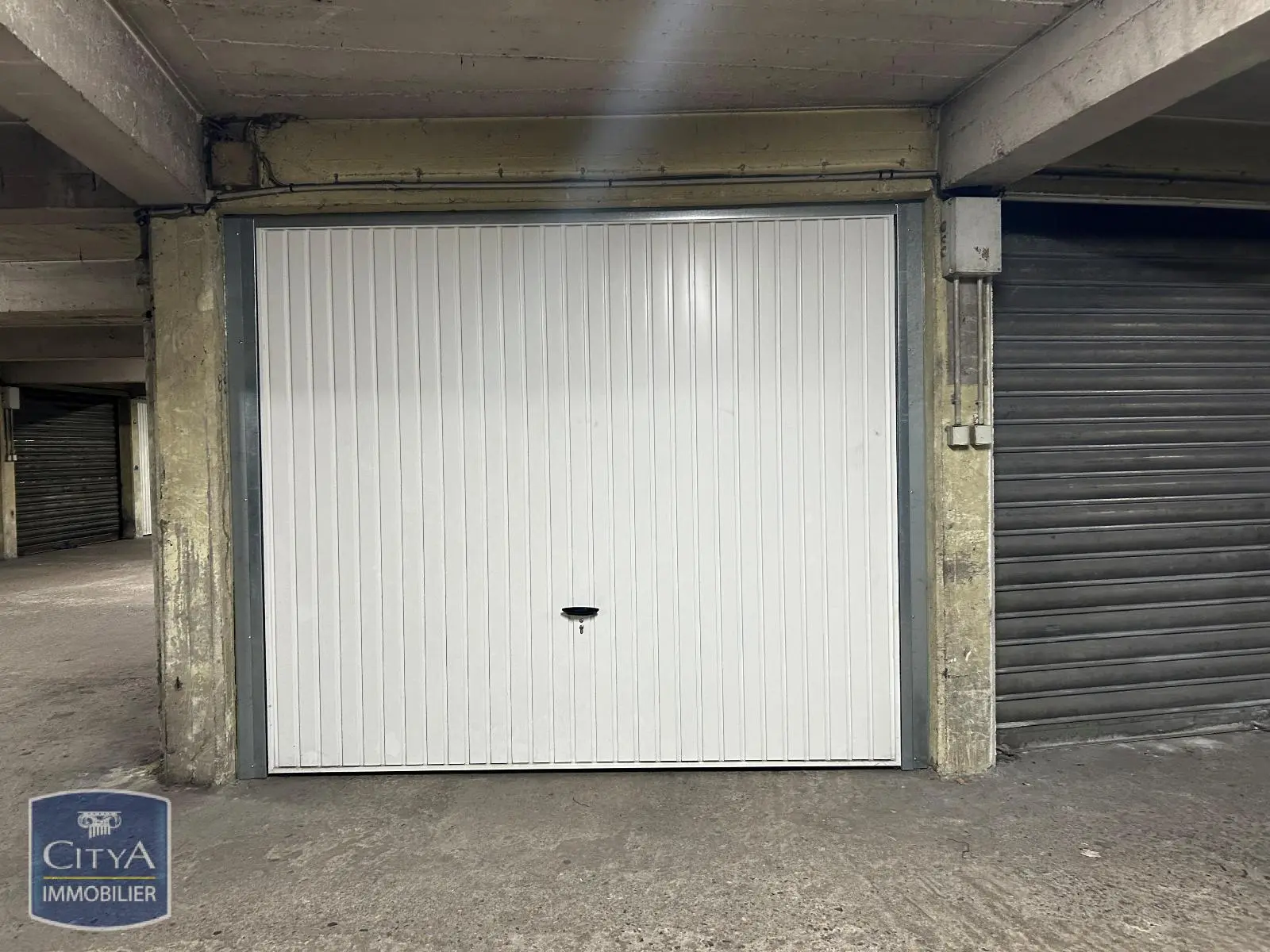 Photo 1 Parking