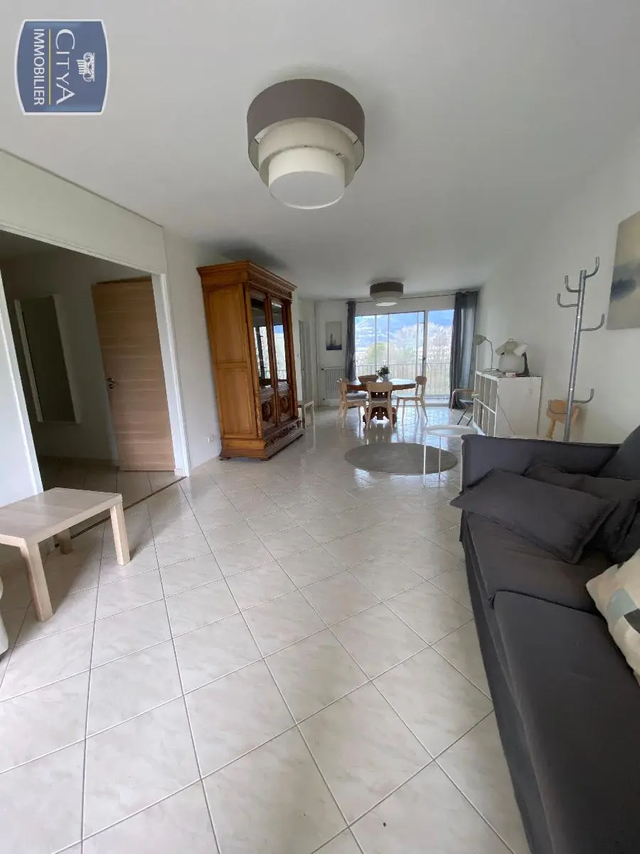 Photo 1 Appartement 4 pièces 112.76m²