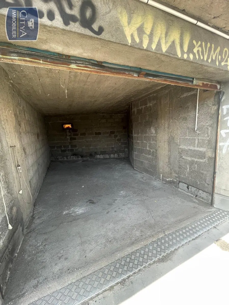 Photo 1 Parking