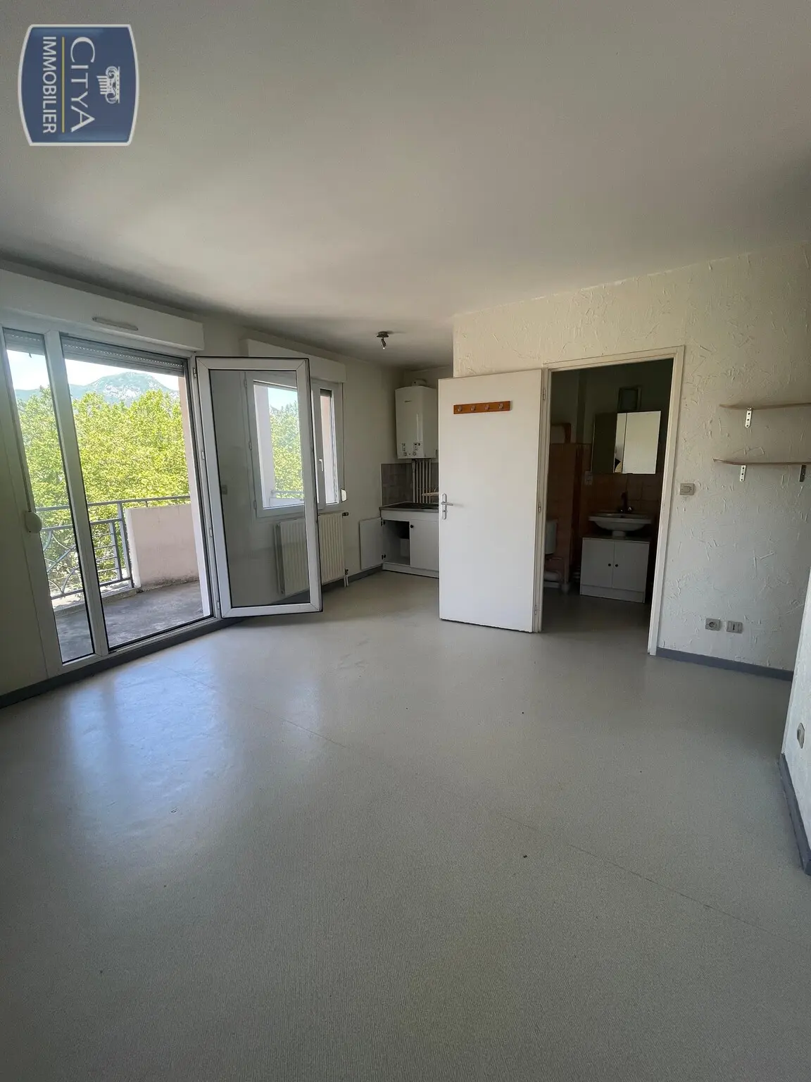 Photo 2 Appartement 1 pièce 27.02m²