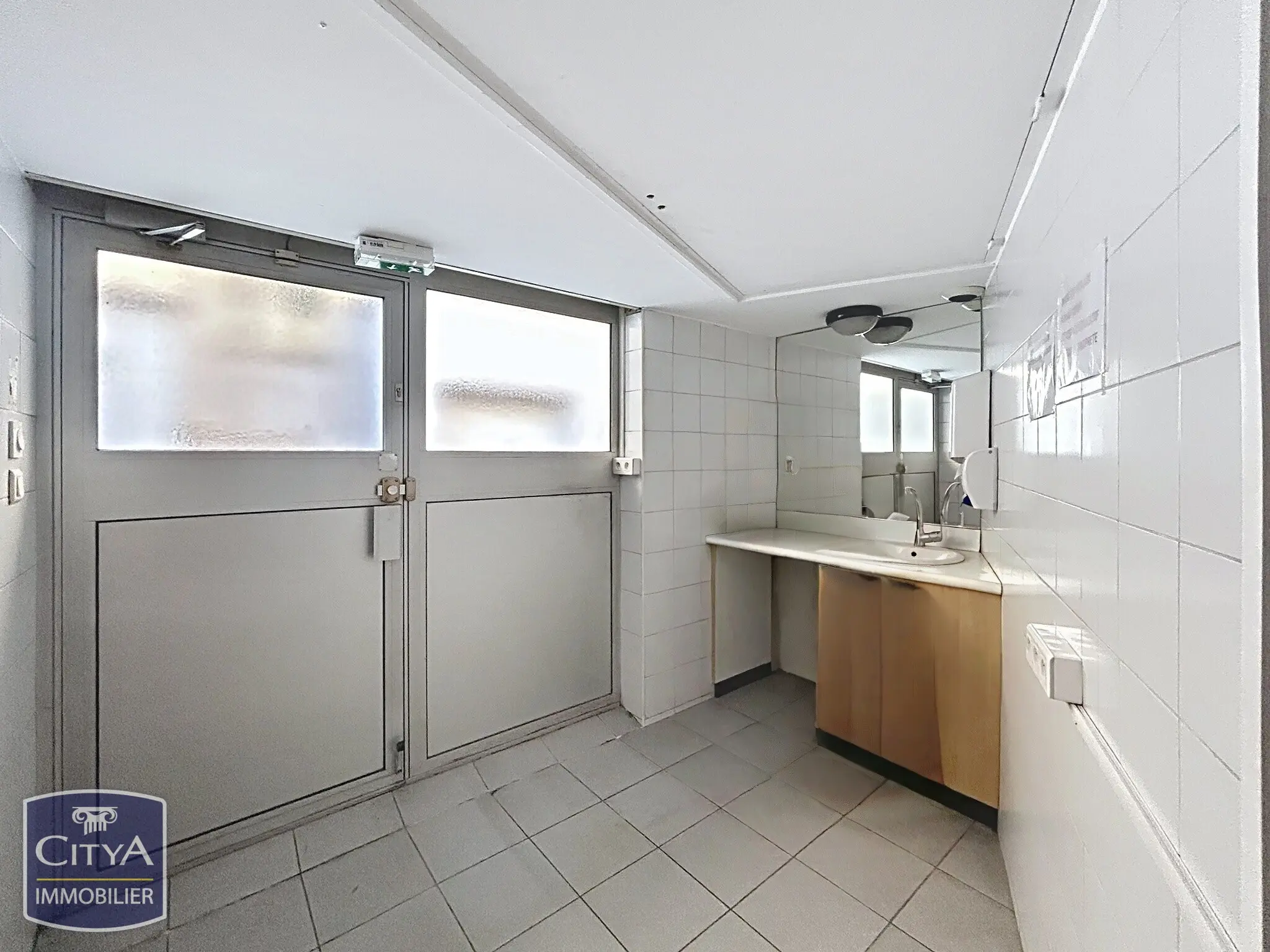 Photo 5 Local Commercial 265.24m²