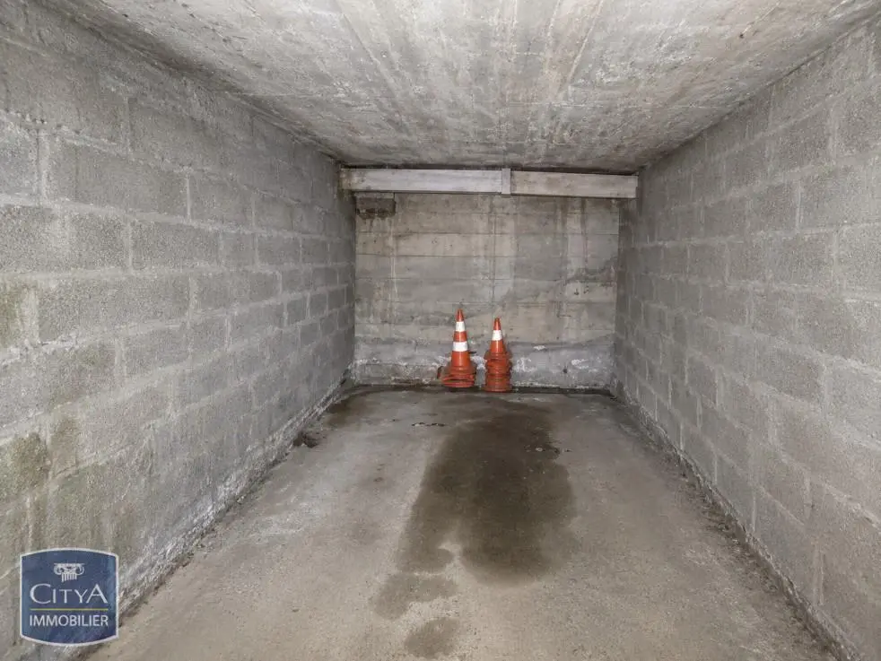 Photo 2 Parking