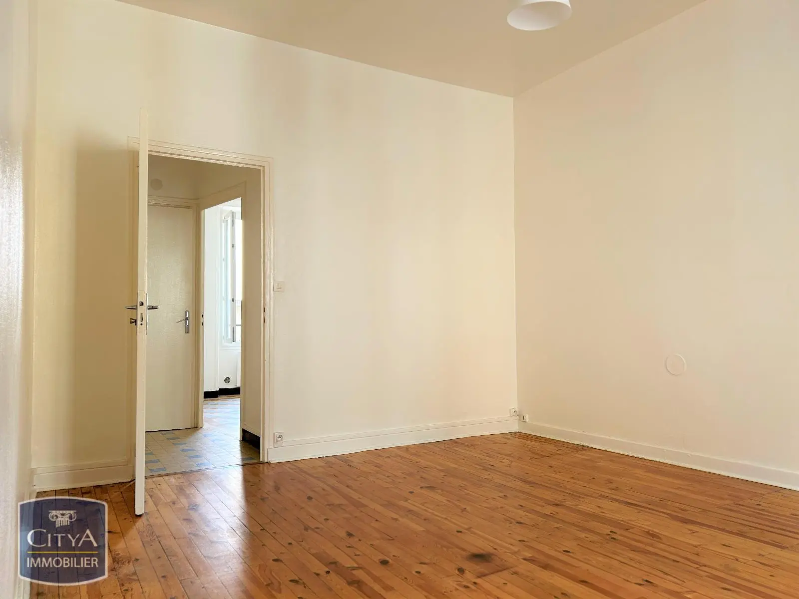 Photo 3 Appartement 1 pièce 32.47m²