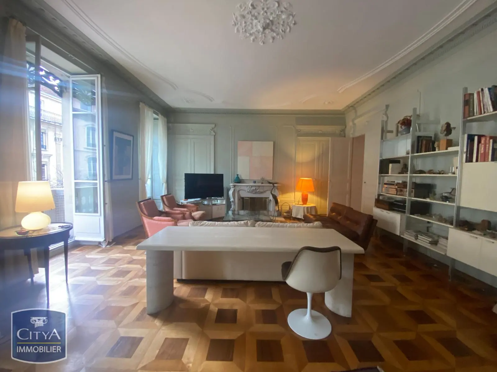 Photo Appartement 7 pièces 223.48m²
