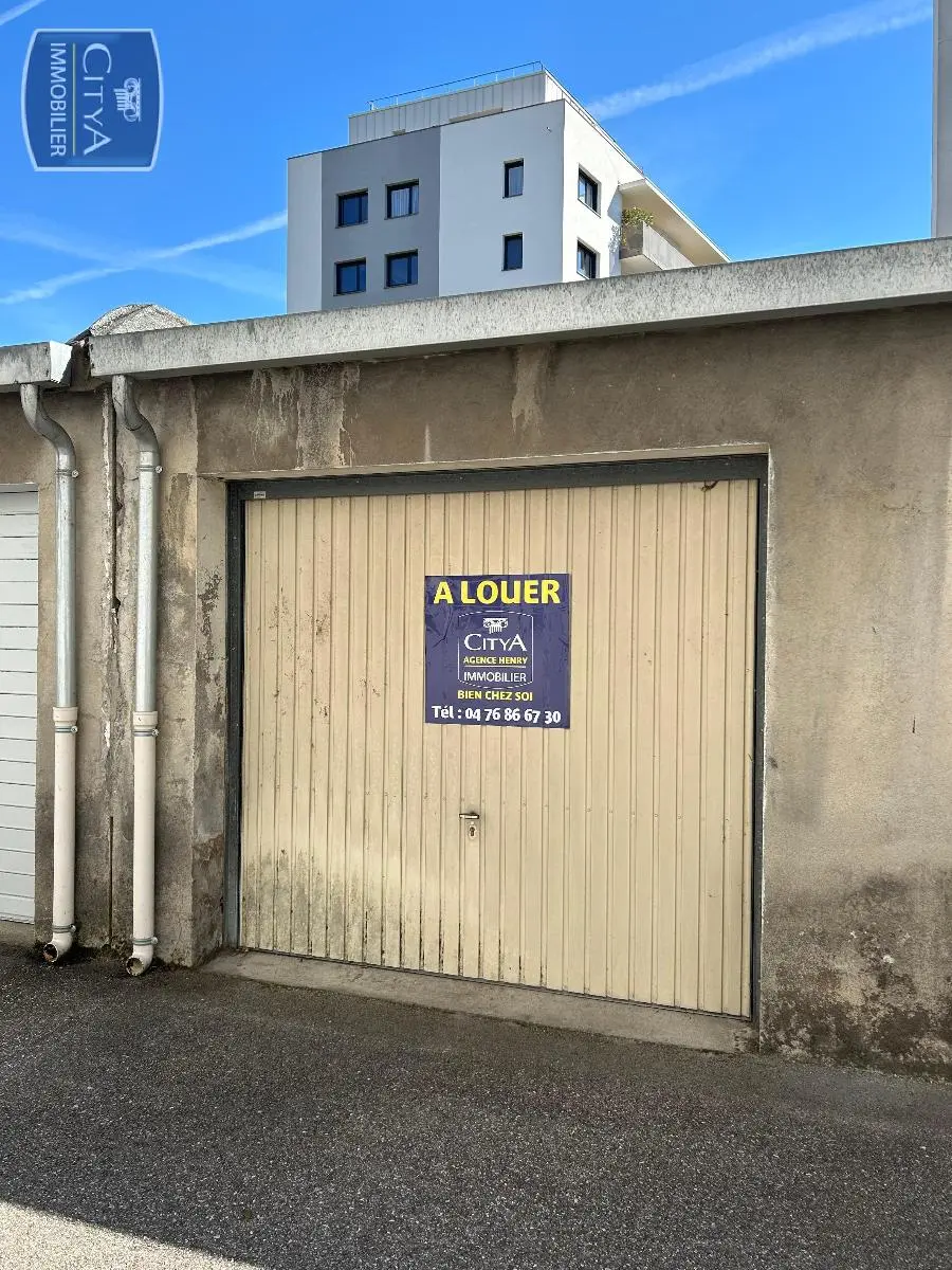 Photo 1 Parking