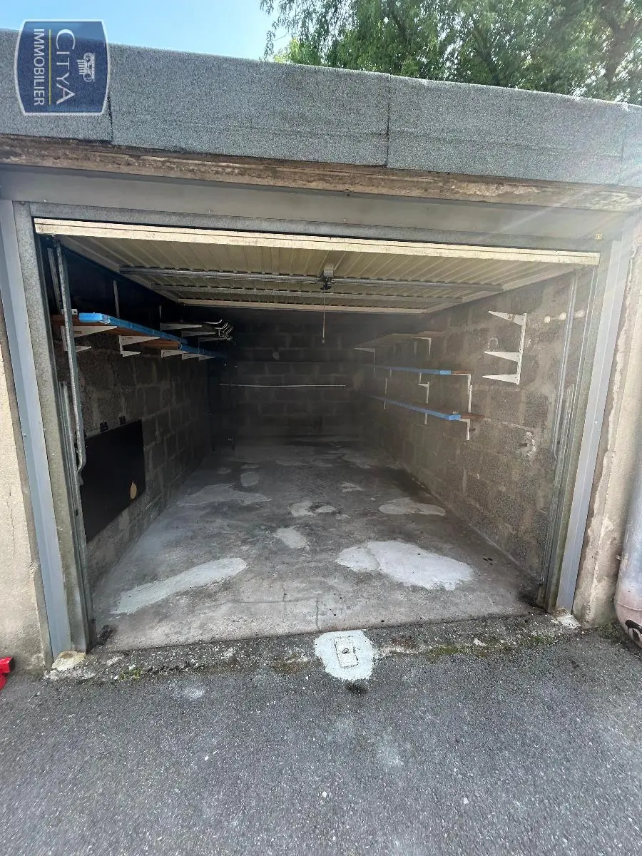 Photo 1 Parking