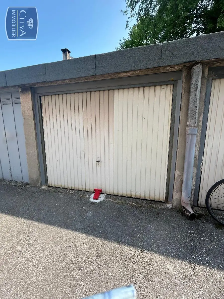 Photo 2 Parking
