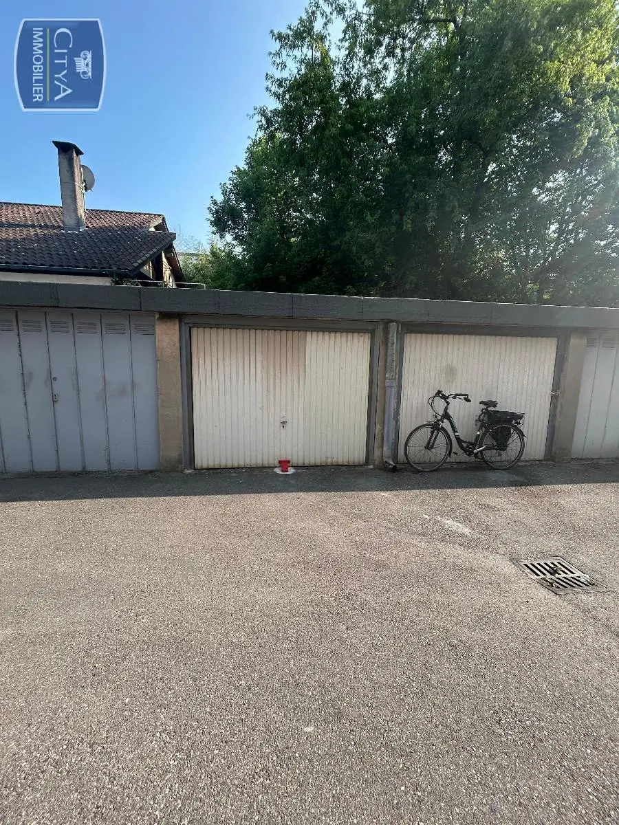 Photo 4 Parking