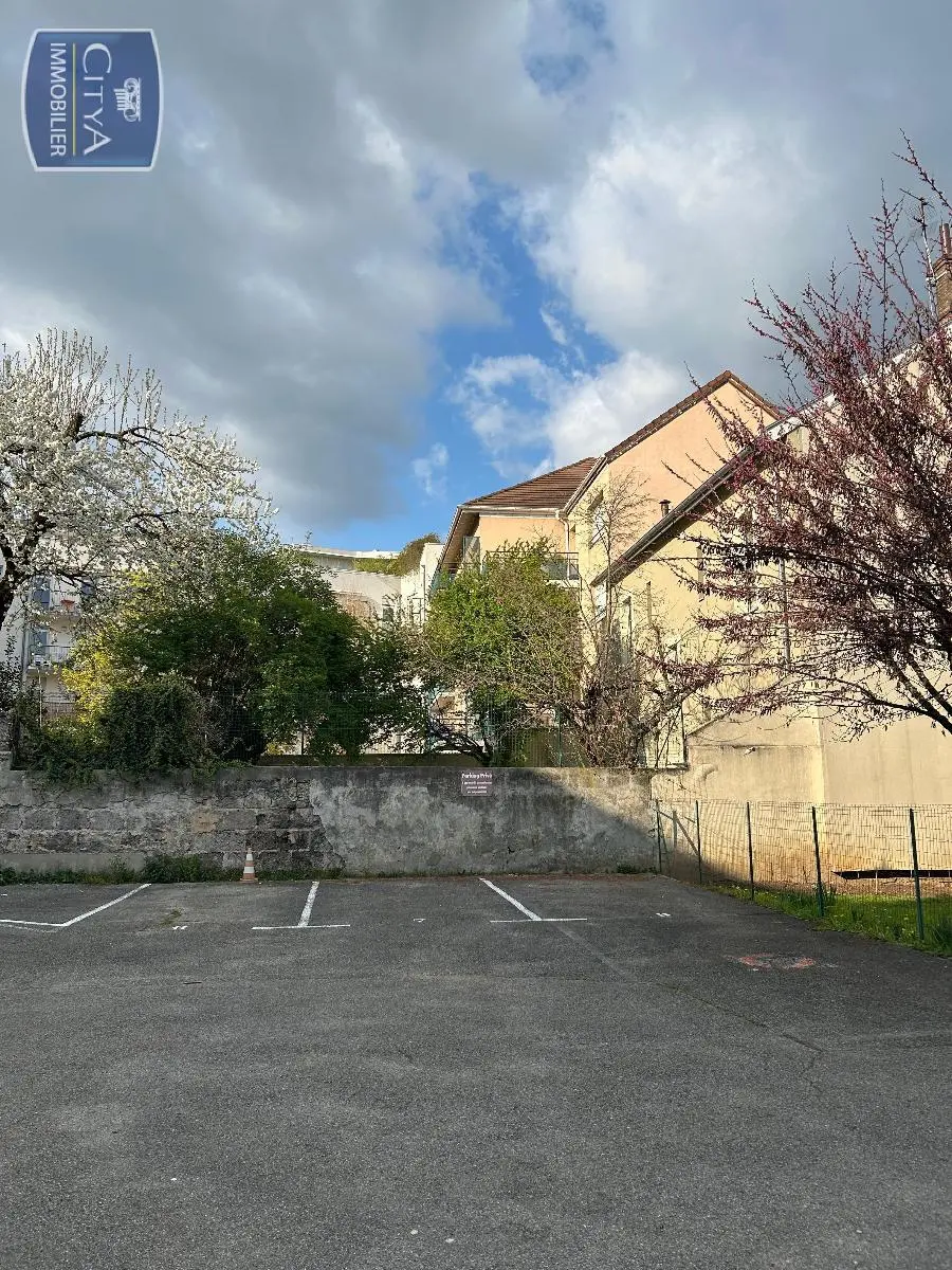 Photo 1 Parking