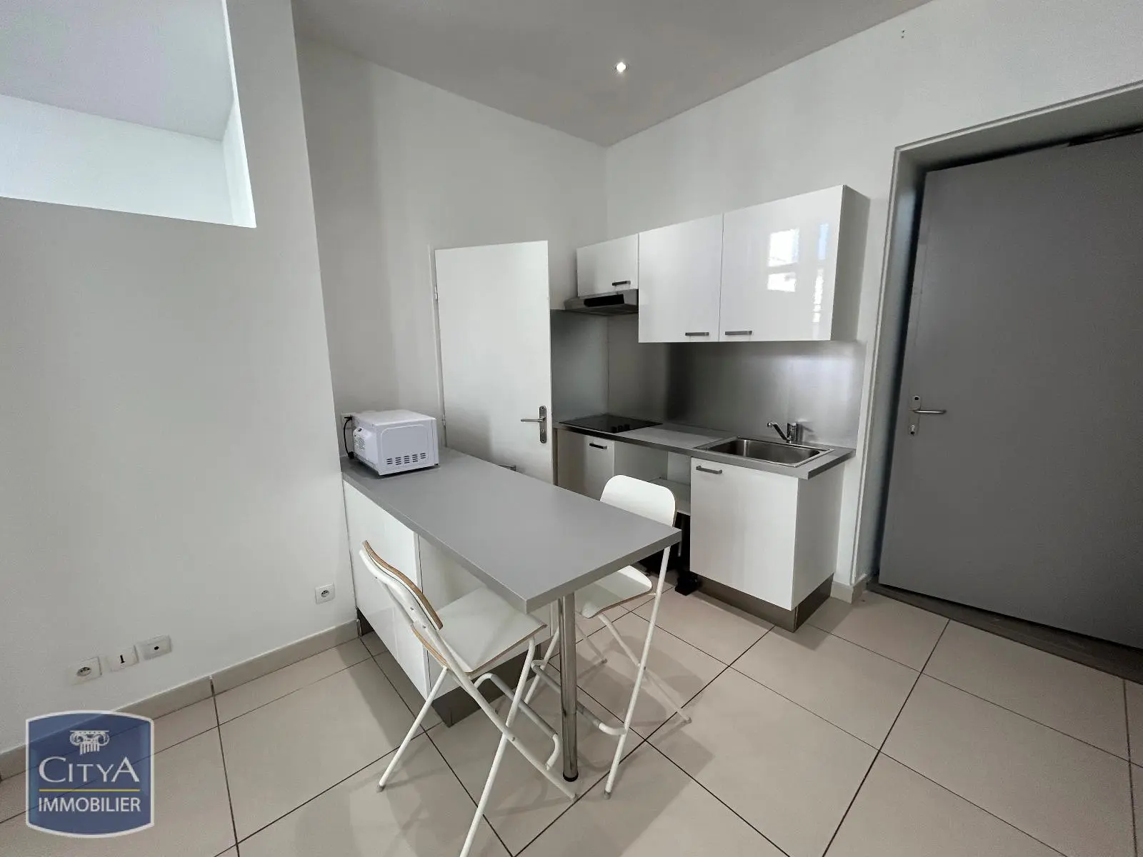 Photo 2 Appartement 1 pièce 27.2m²