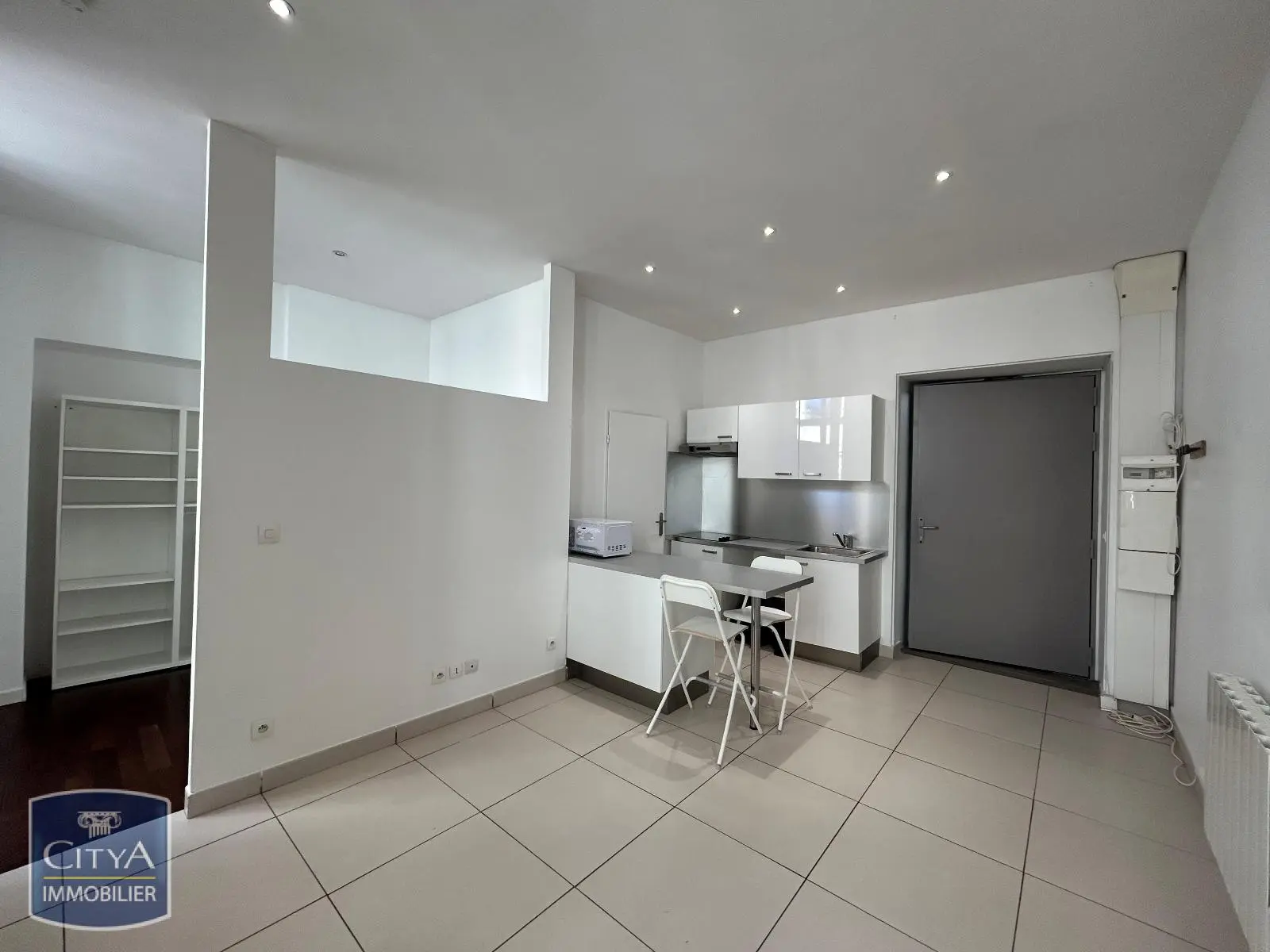 Photo 1 Appartement 1 pièce 27.2m²