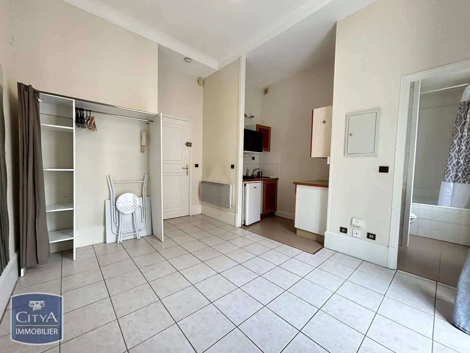 Photo 1 Appartement 1 pièce 16.86m²