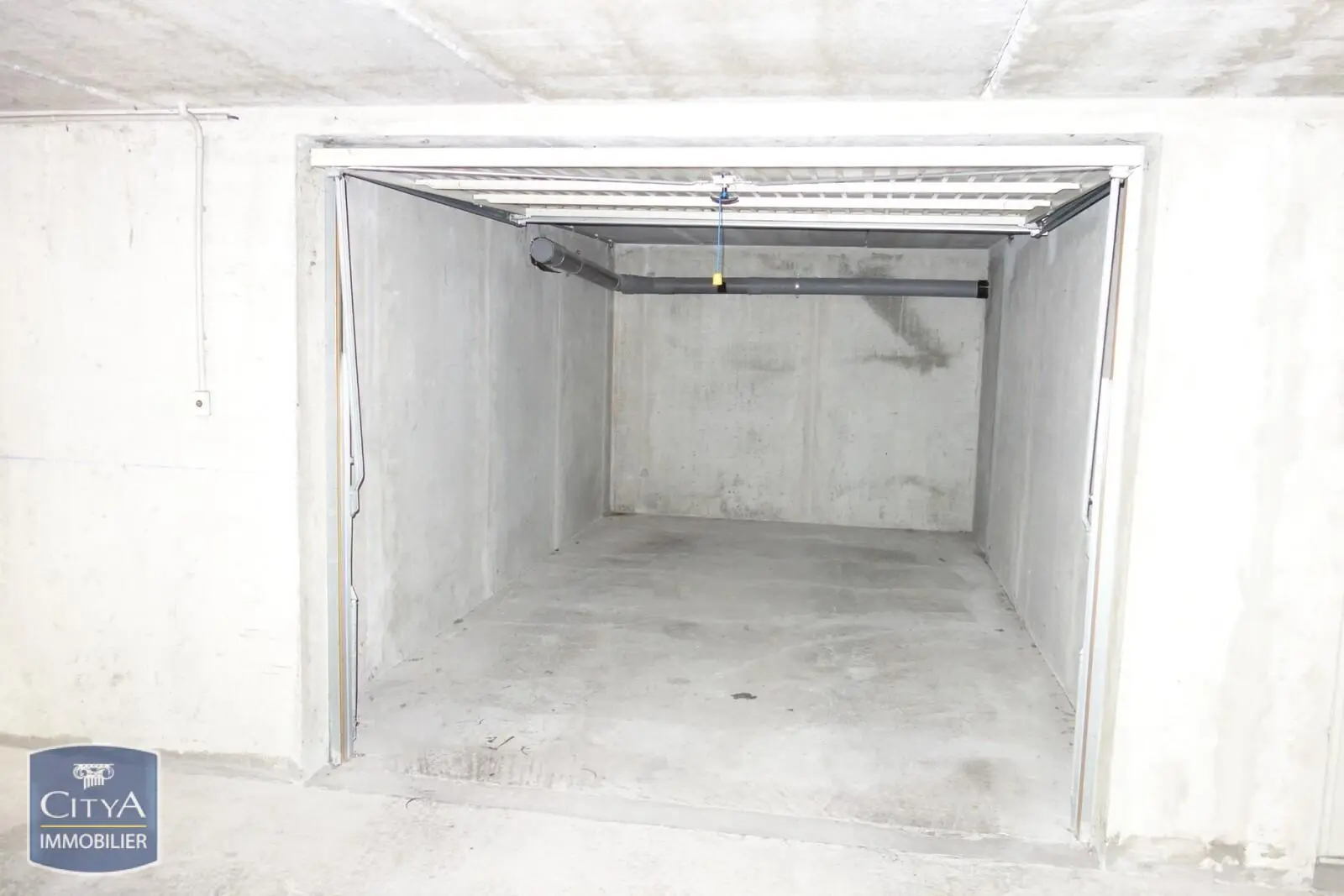 Photo 1 Parking