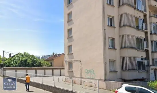 Photo 1 Parking