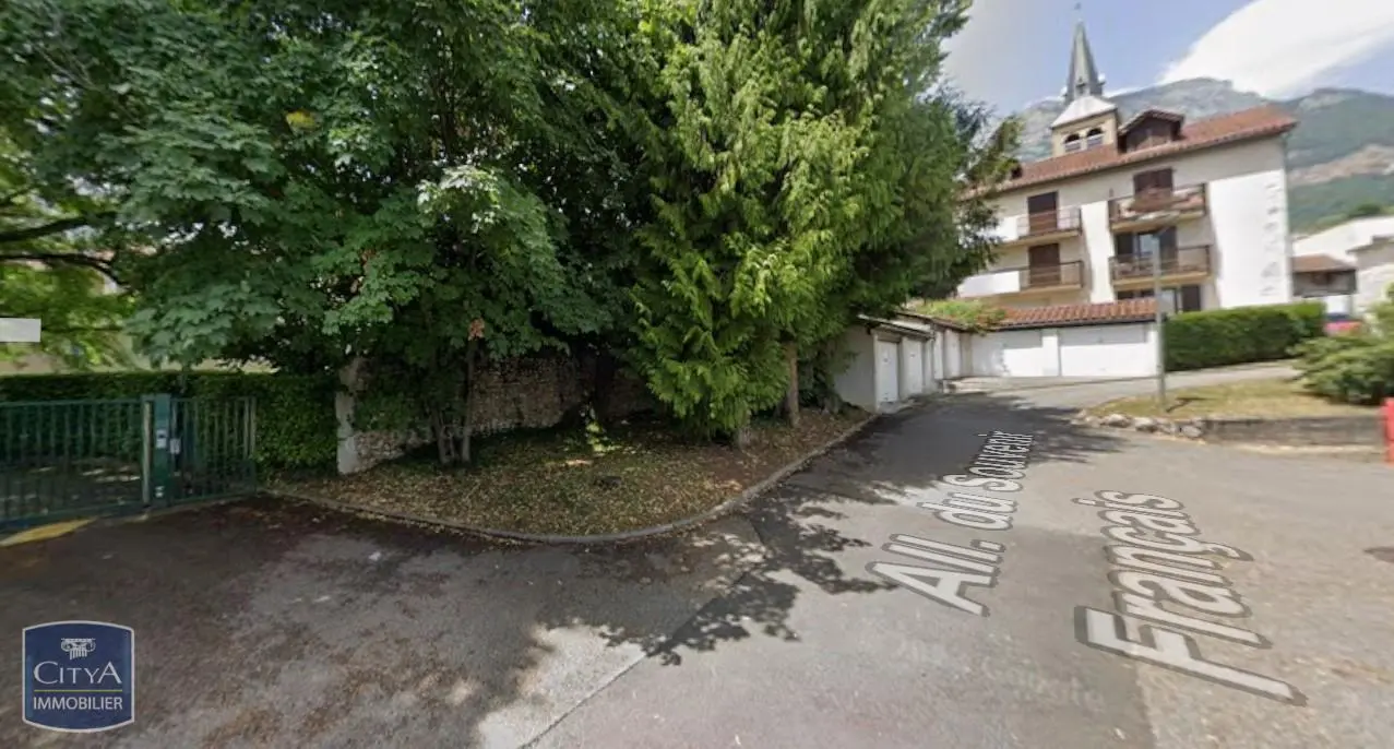 Photo 1 Parking
