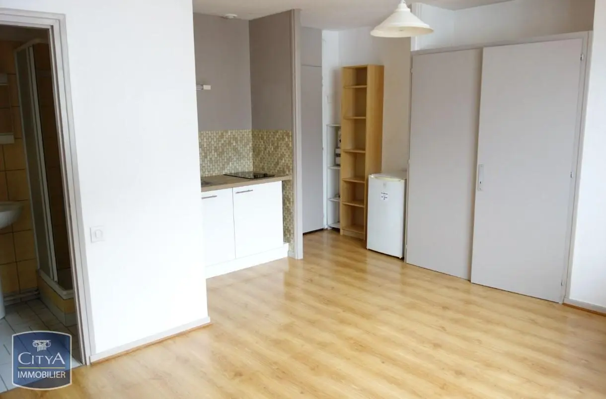 Photo 1 Appartement 1 pièce 21.82m²