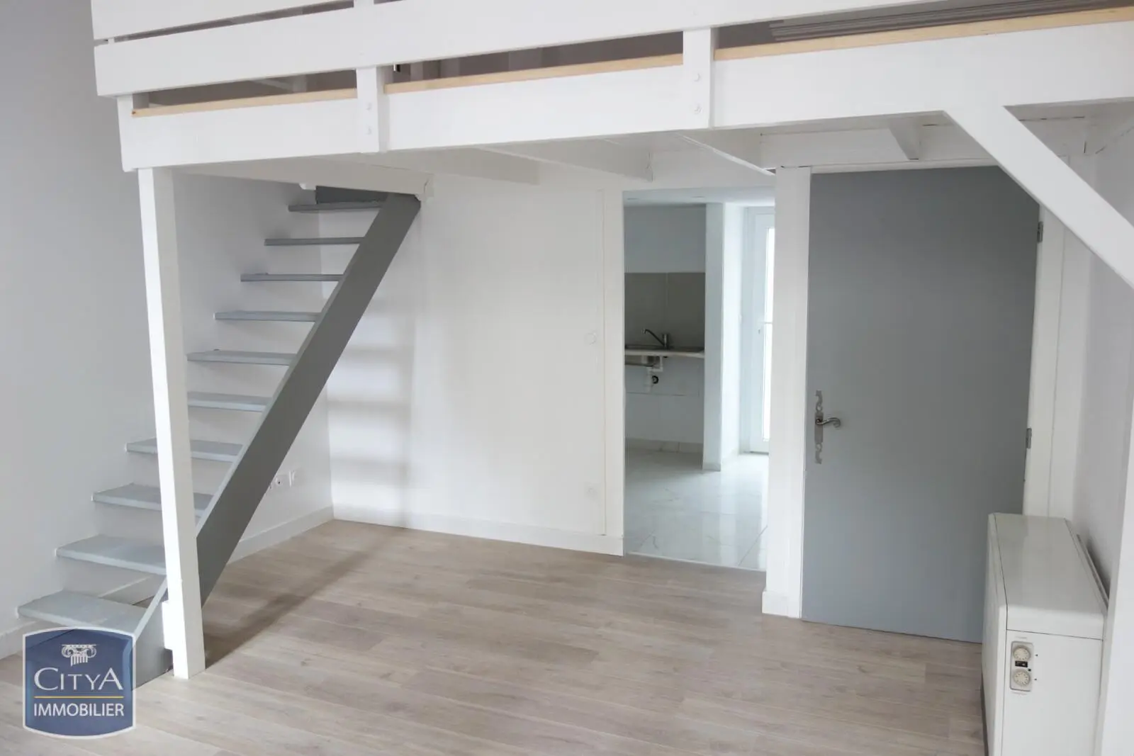 Photo 1 Appartement 1 pièce 27.99m²