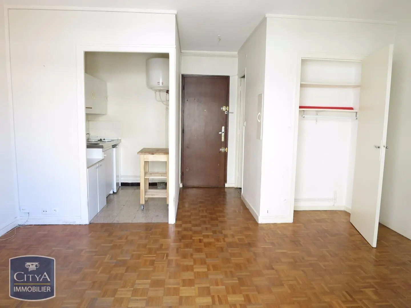 Photo 1 Appartement 1 pièce 23.68m²