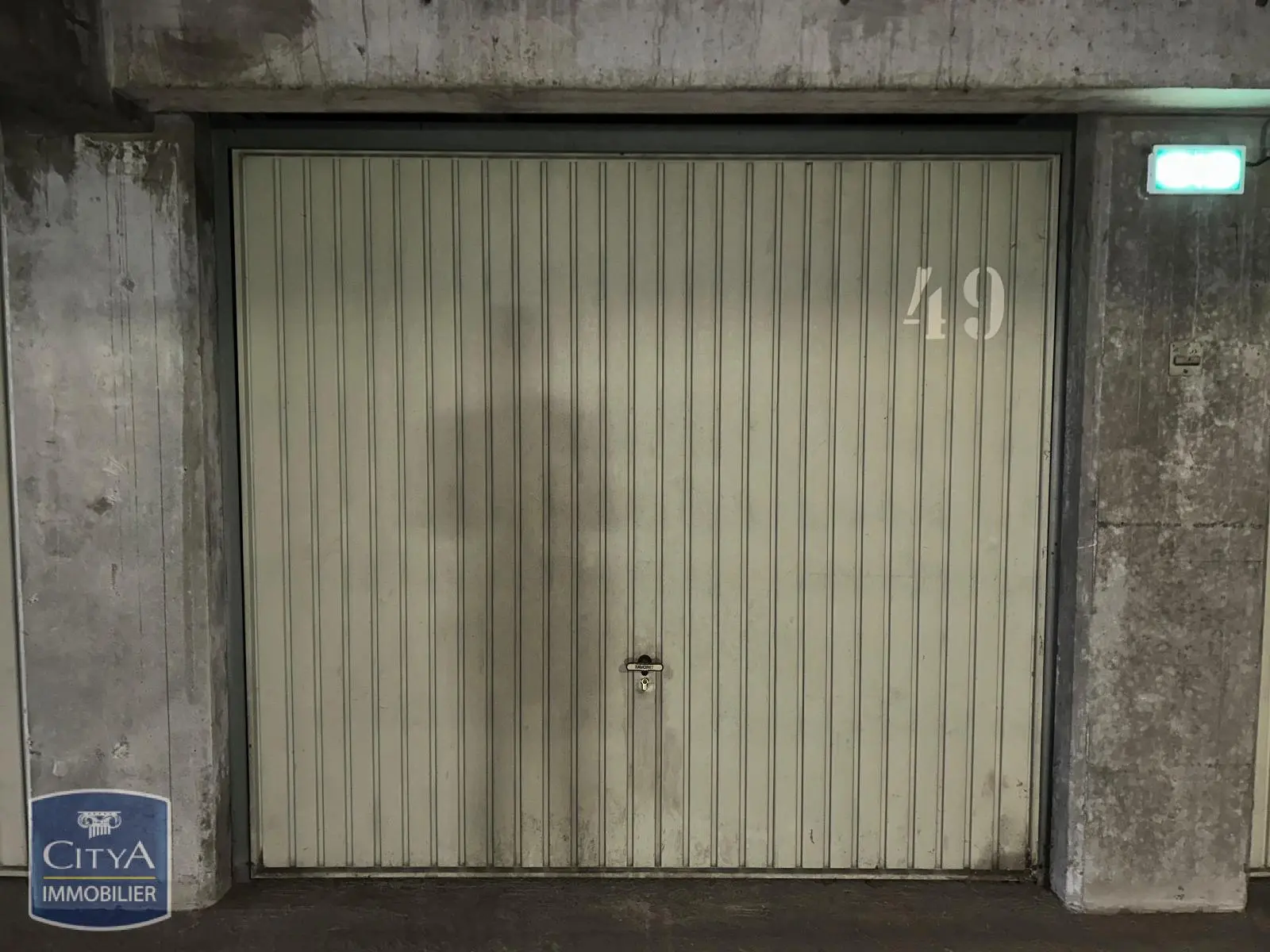Photo 1 Parking 15m²