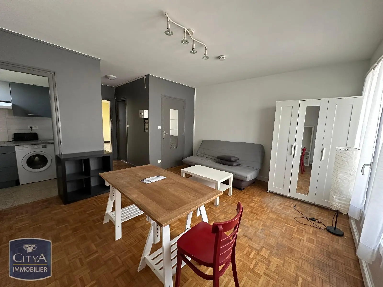 Photo 1 Appartement 1 pièce 27.92m²
