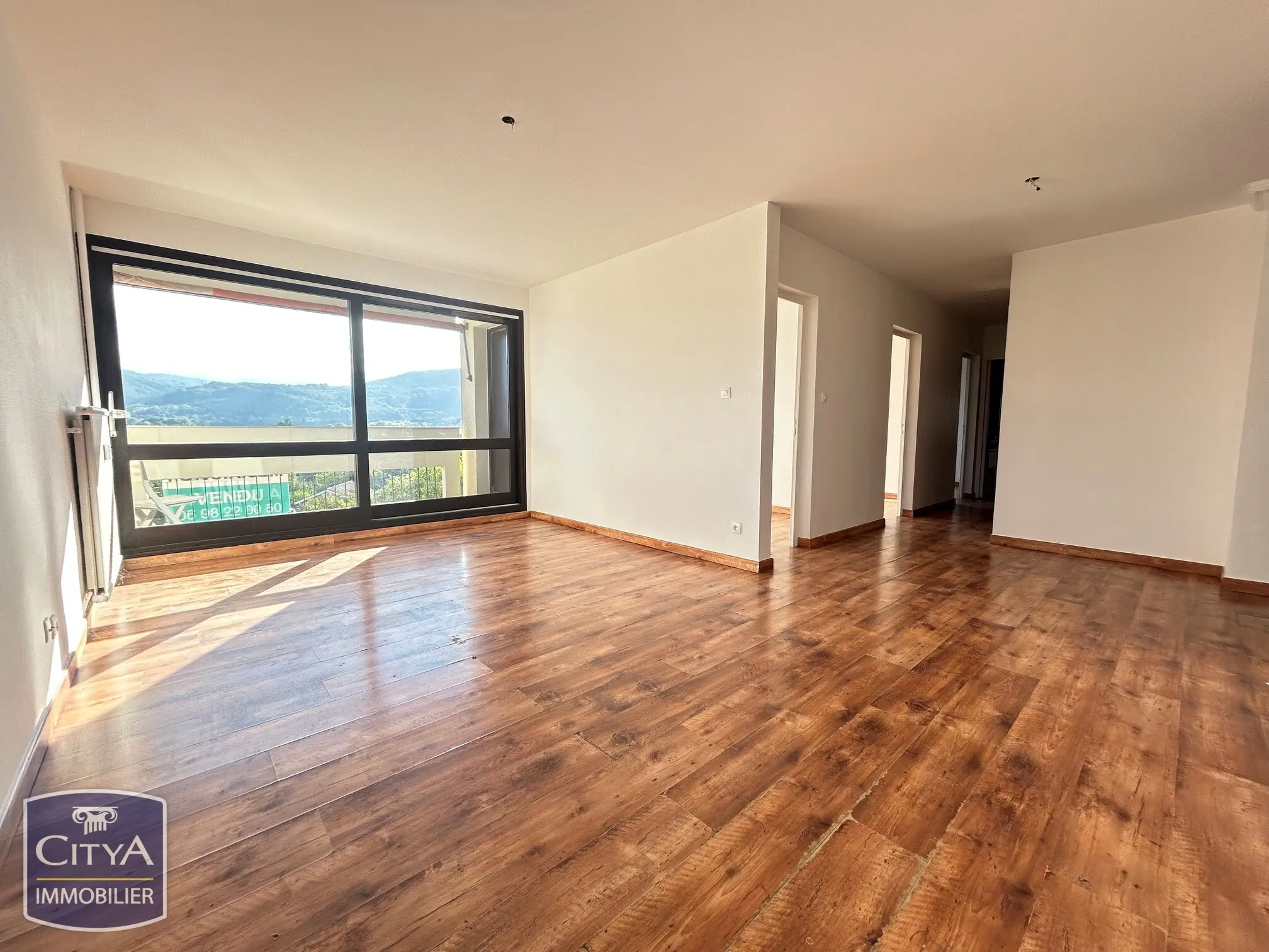 Photo 1 Appartement 4 pièces 77m²
