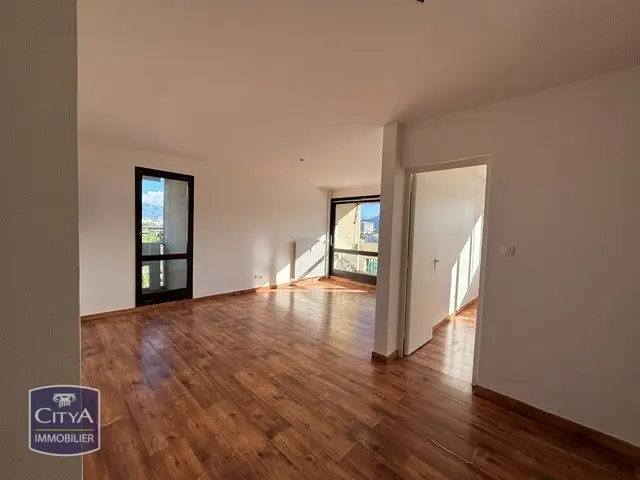 Photo 2 Appartement 4 pièces 77m²