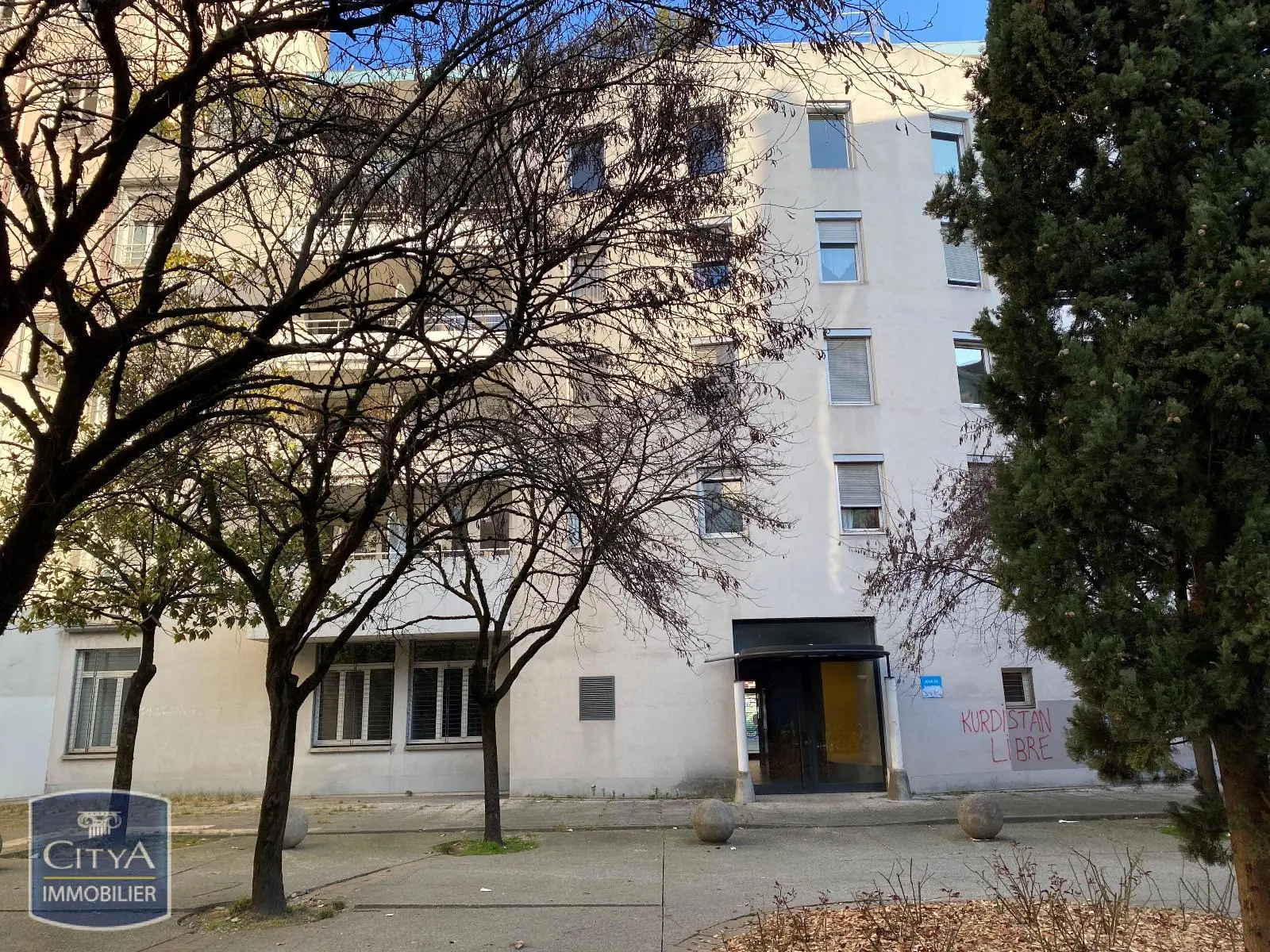 Photo 1 Parking