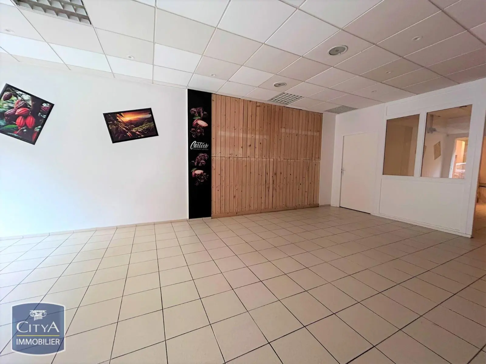 Photo 1 Local Commercial 77m²
