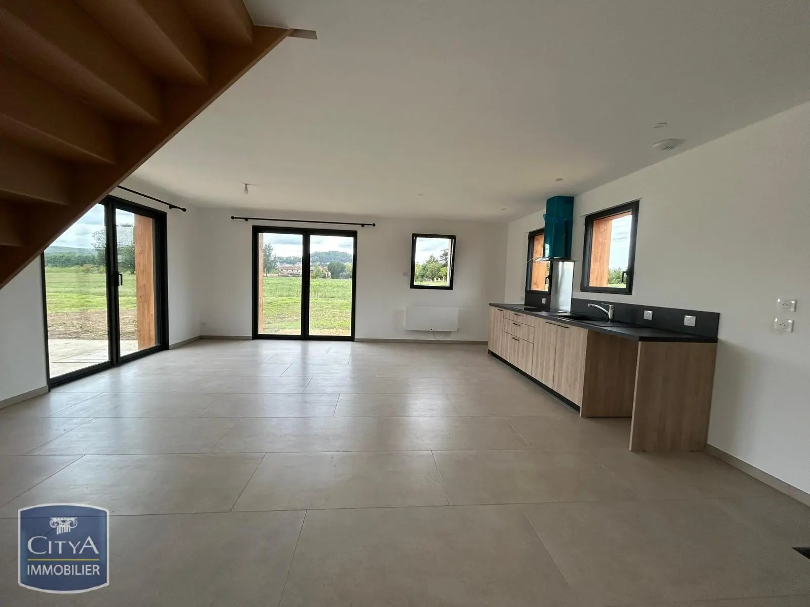 Photo 2 pour Maison 4 pièces 120m² Photo 2 Maison 4 pièces 120m²