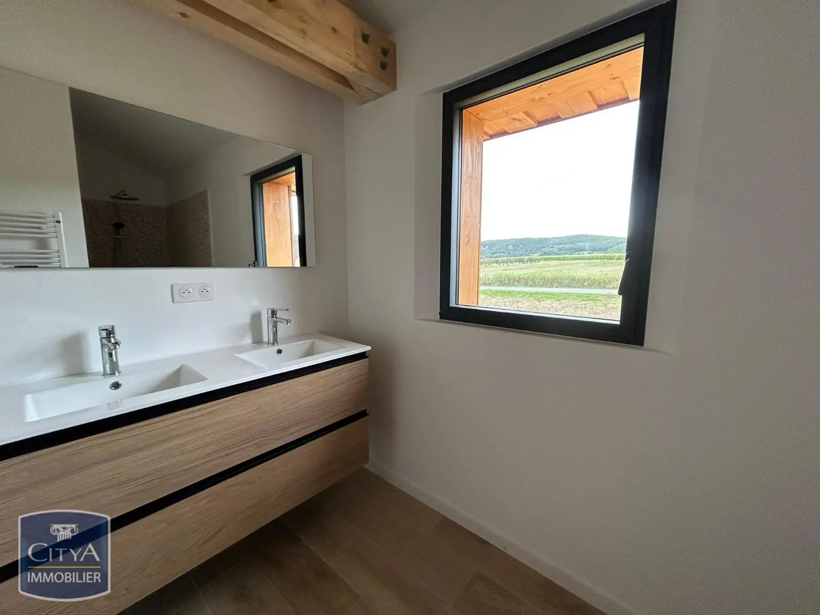 Photo 8 pour Maison 4 pièces 120m² Photo 8 Maison 4 pièces 120m²