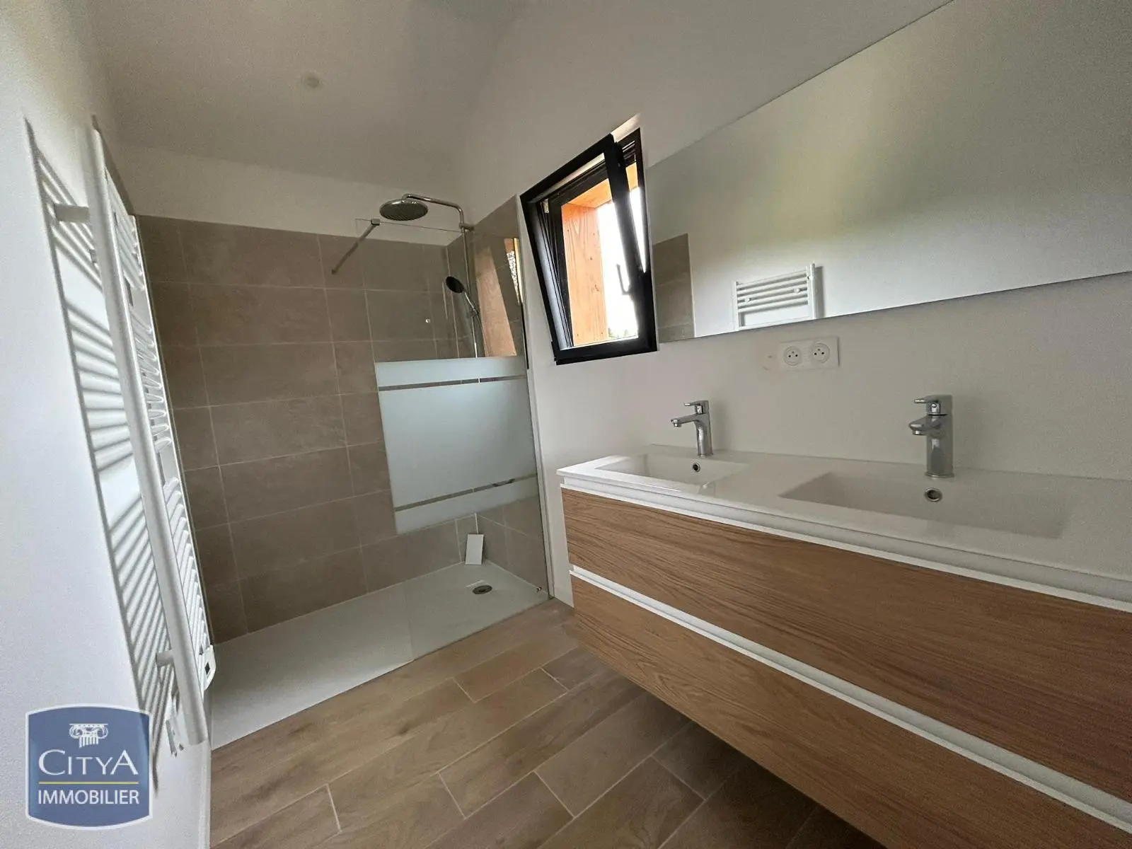 Photo 11 pour Maison 4 pièces 120m² Photo 11 Maison 4 pièces 120m²