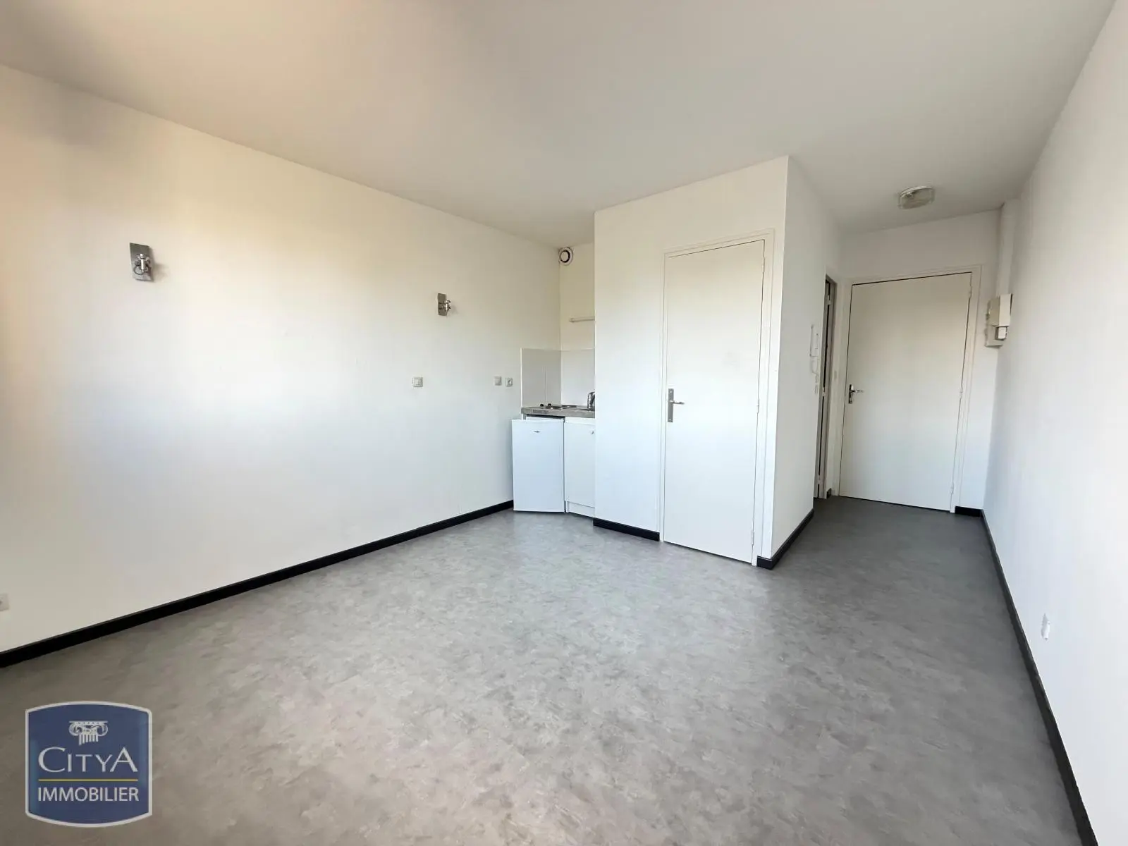 Photo 1 Appartement 1 pièce 18m²