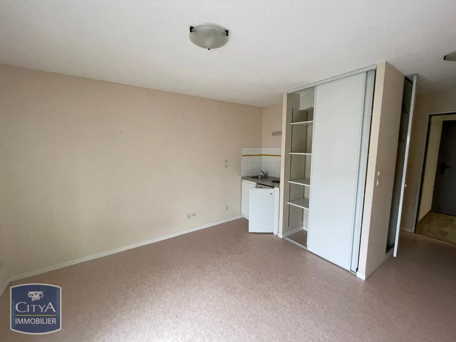 Photo 1 Appartement 1 pièce 19.24m²