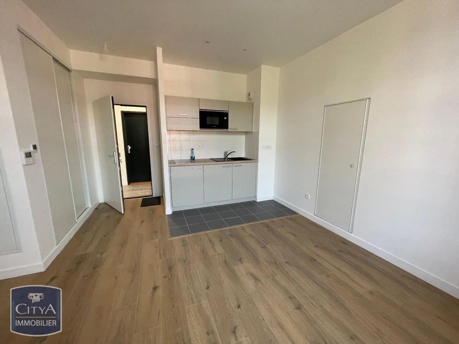 Photo 2 Appartement 1 pièce 30.54m²