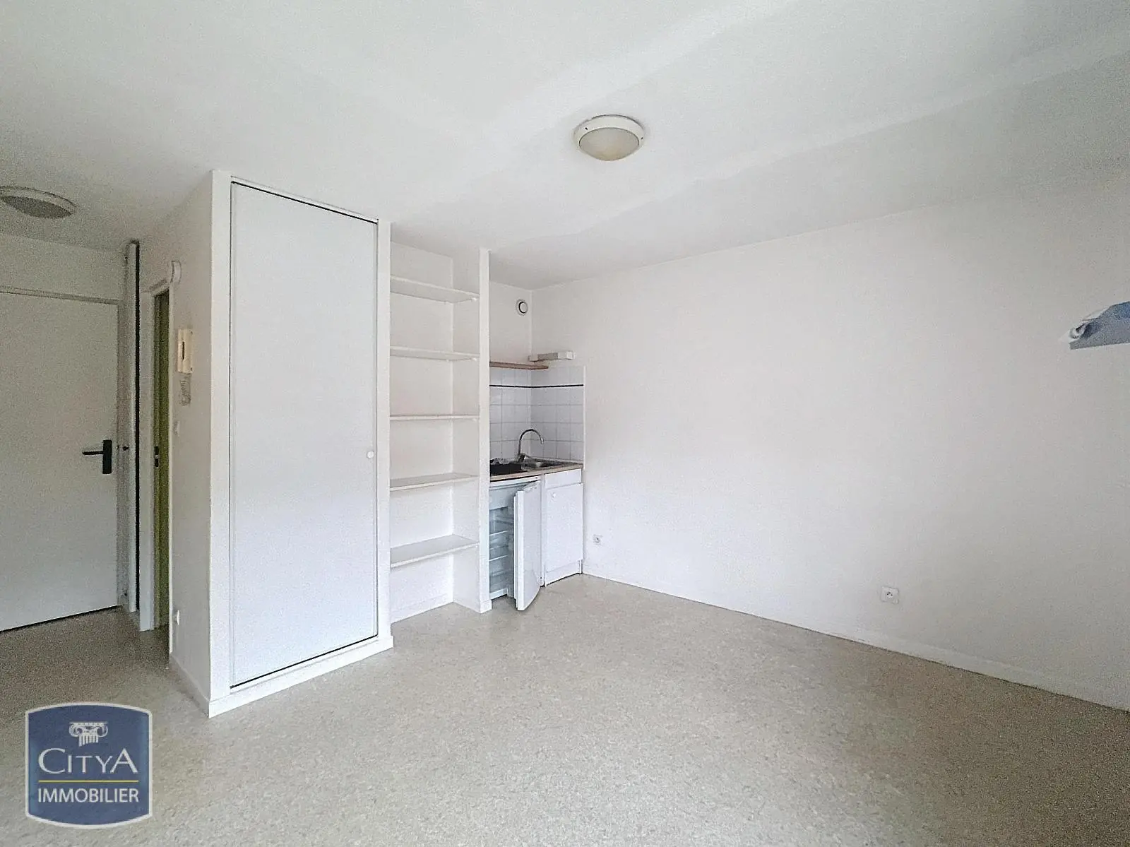 Photo 2 Appartement 1 pièce 17.78m²