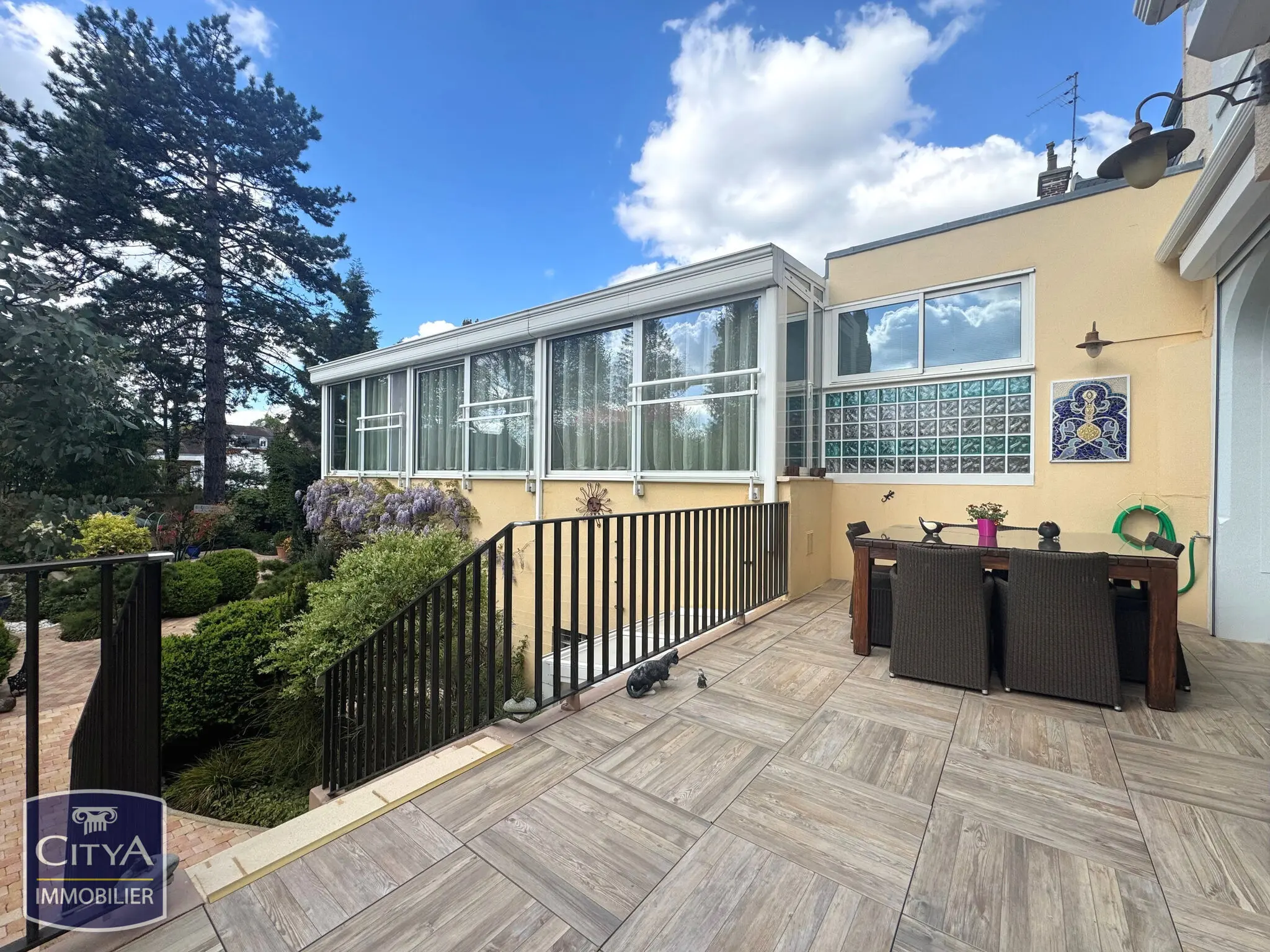 Photo 2 Maison 8 pièces 230m²